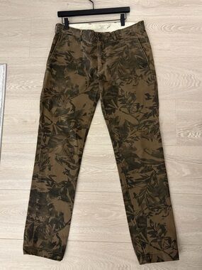 Club Monaco Olive Leaf-Print Chinos